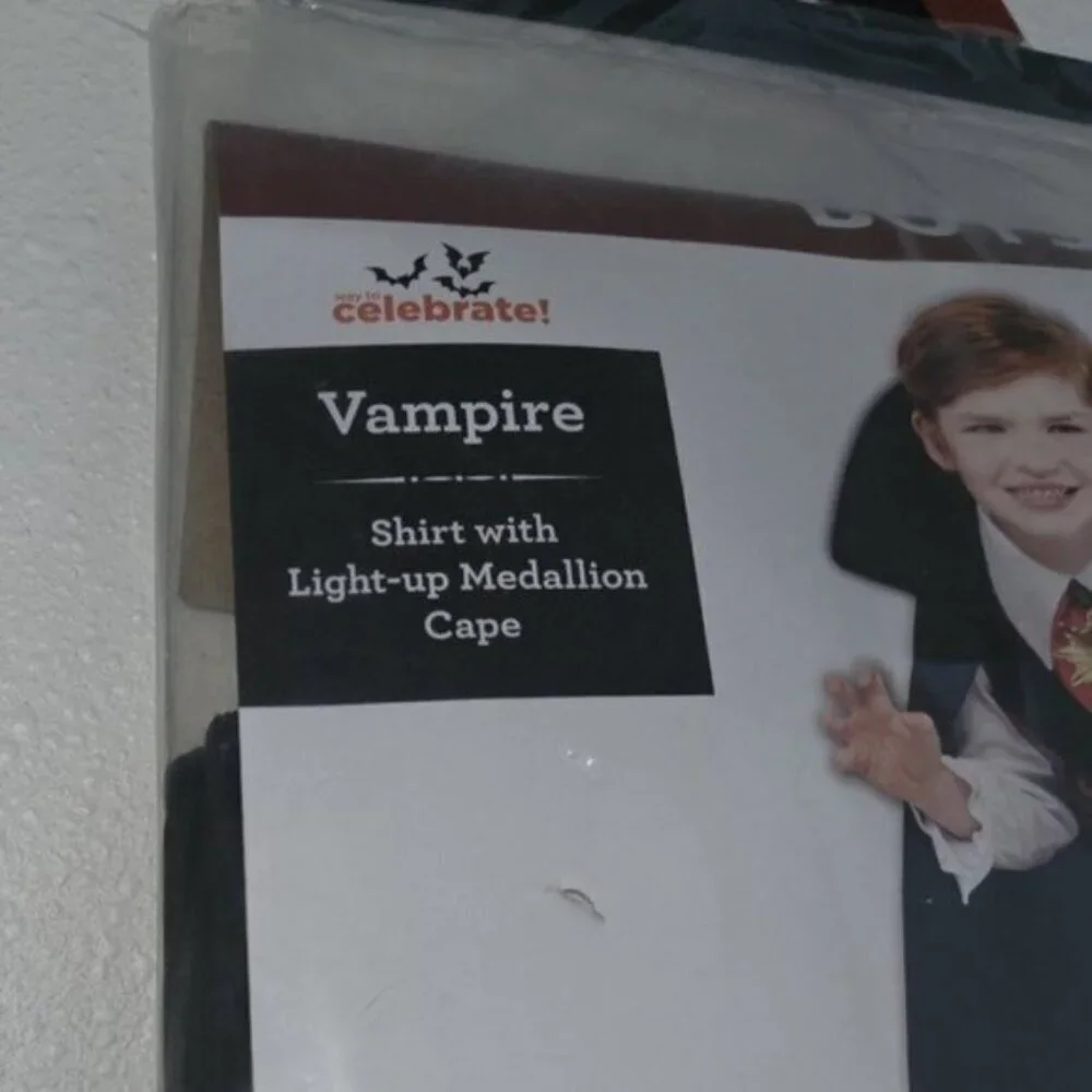 NEW Vampire Halloween Costume Boys Medium 8 Shirt With Light Up Medallion Cape